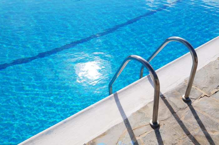 3 Ways to Diagnose a Leak in Your Swimming Pool