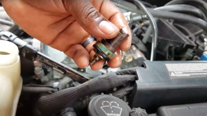 9 Symptoms of a Failing Car Coolant Temperature Sensor